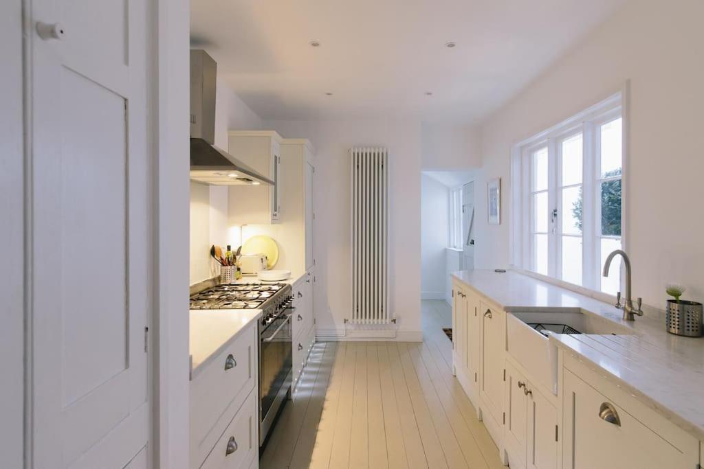 Beautiful House, Cirencester Centre, Parking Exterior foto